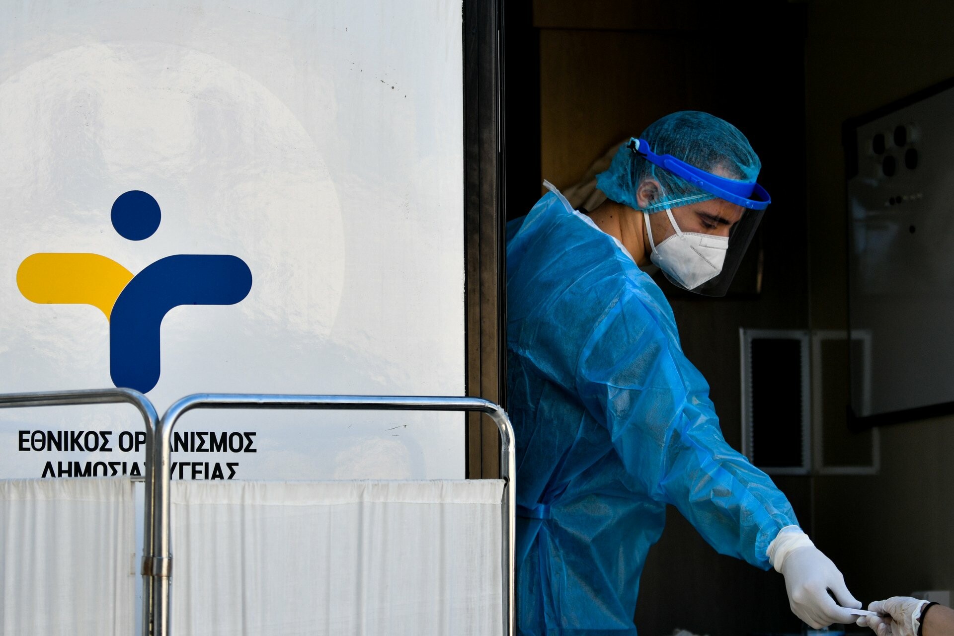 Ανακοινώθηκαν 4 νέοι θάνατοι και 761 κρούσματα κορωνοϊού στην Ελλάδα