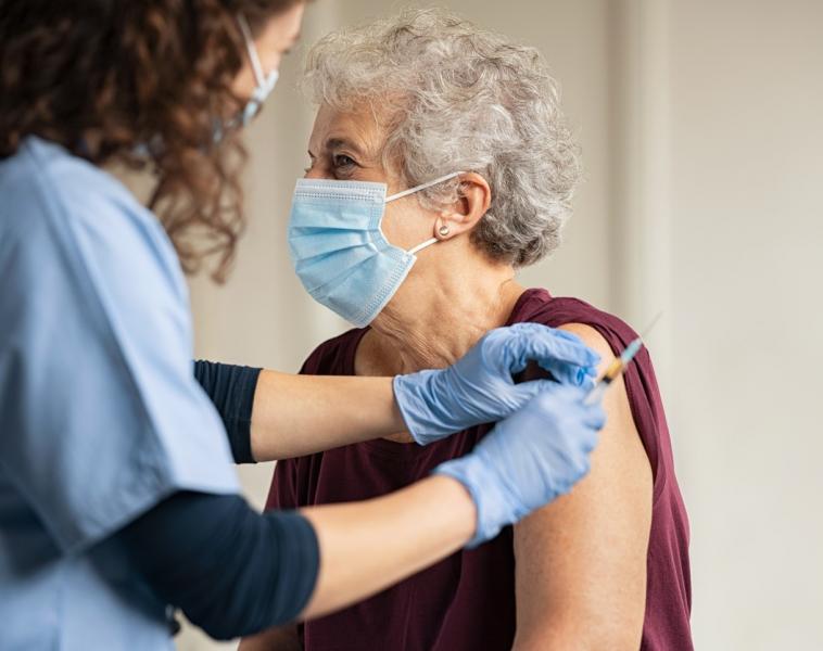 Εμβολιασμοί 475 ατόμων 86 ετών και άνω στα walk-in