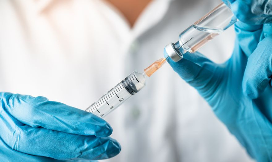 Οι θρομβώσεις μετά από εμβολιασμό απασχολούν τη διεθνή ιατρική κοινότητα