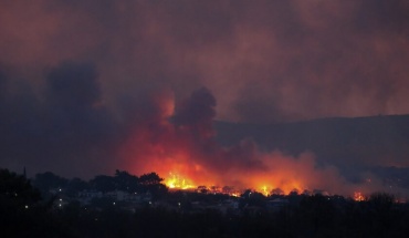Μαίνεται για τρίτη ημέρα η μεγάλη πυρκαγιά στην Αλεξανδρούπολη