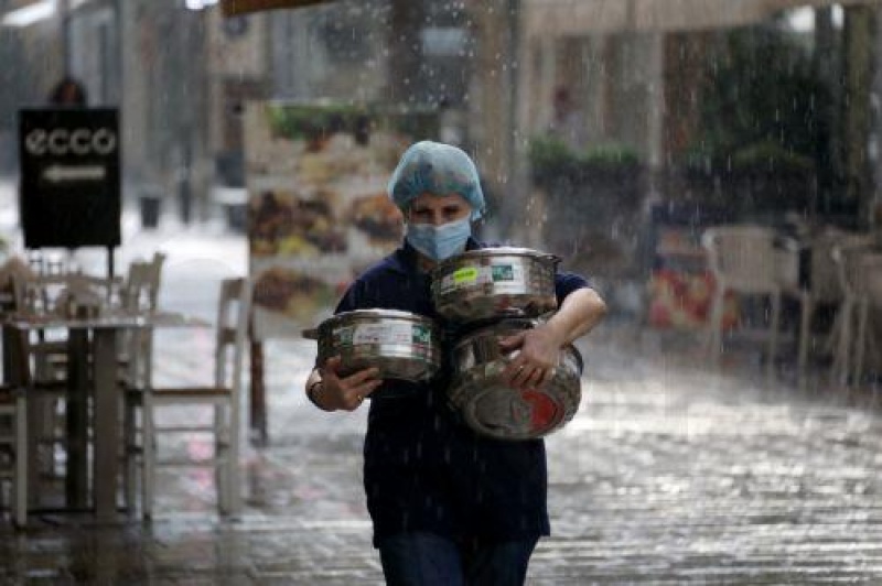 Τσικνοπέμπτη με κρύο και μεμονωμένες βροχές