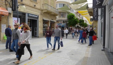 Αίρεται από σήμερα ο περιορισμός των 10 ατόμων για μαζικές συναθροίσεις