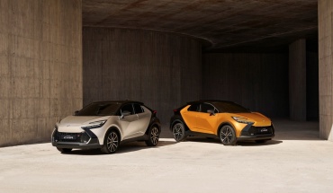 Παγκόσμια πρεμιέρα για το Toyota C-HR: Το νέο μοντέλο μπαίνει στην «πρίζα»