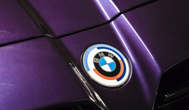 Τα αυτοκίνητα BMW M αποκτούν νέο λογότυπο για την 50ή επέτειό τους