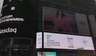 Οι ΗΠΑ υποδέχθηκαν το “Hope For Children” CRC Policy Center στη Times Square της Νέας Υόρκης