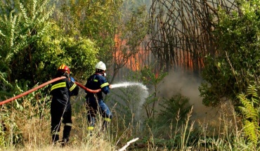 Σε πύρινο κλοιό η Ελλάδα, δύο νεκροί από τις πυρκαγιές