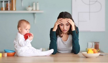 Η επιλόχεια κατάθλιψη μπορεί να οδηγήσει σε συναισθηματική υπερφαγία των παιδιών