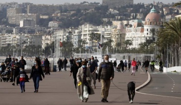 Σε νέα καραντίνα η Γαλλία από σήμερα