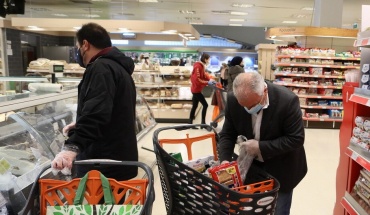 Σε ισχύ το μέτρο για εξυπηρέτηση των άνω των 60 χρ. και ατόμων με αναπηρίες μέχρι τις 9 πμ