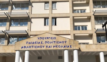 Τηλεφωνικές γραμμές για πληροφορίες σχετικά με την πανδημία από το Υπ. Παιδείας